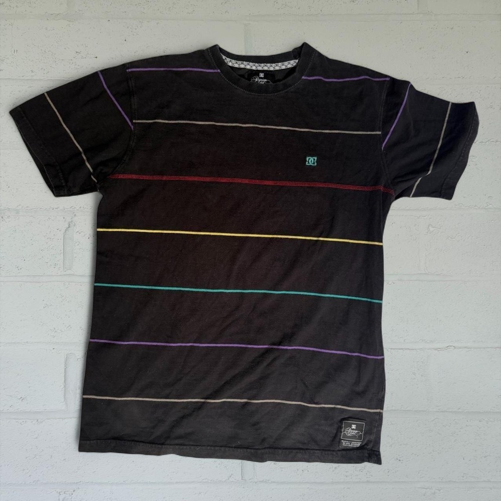 Vintage DC Shoe Co Striped Skater T-Shirt Black Rainbow Medium Y2K Grunge Mens